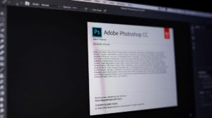 Adobe Photoshop na ekranie laptopa