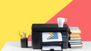 drukarko kopiarka na biurku