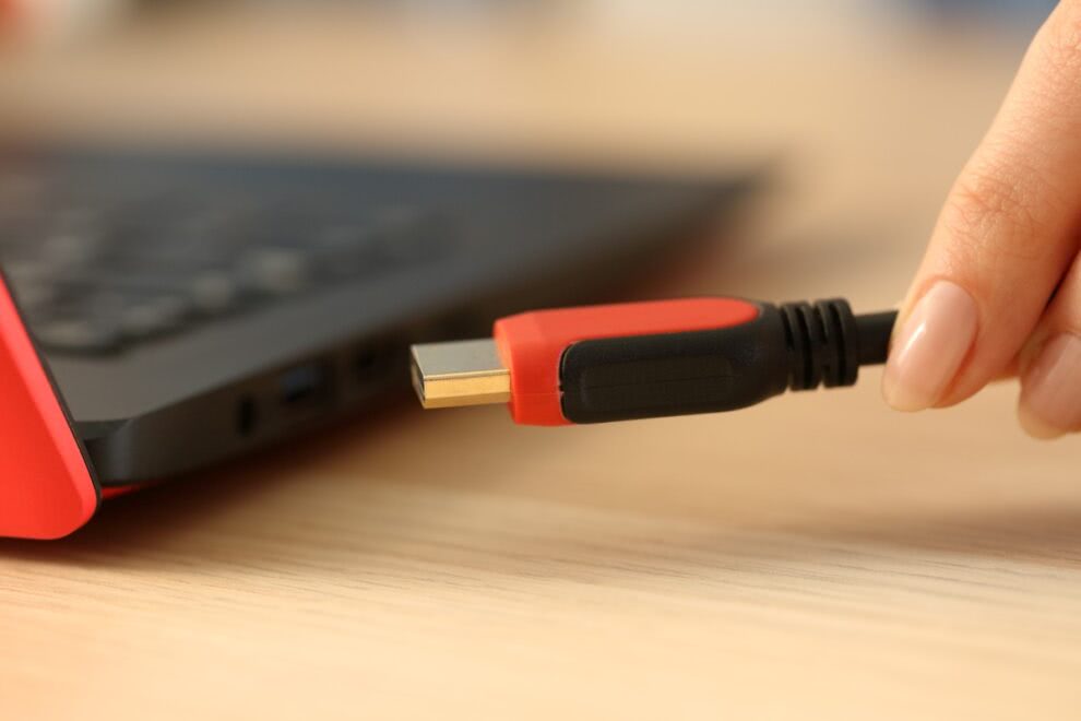 podłączanie laptopa przez HDMI
